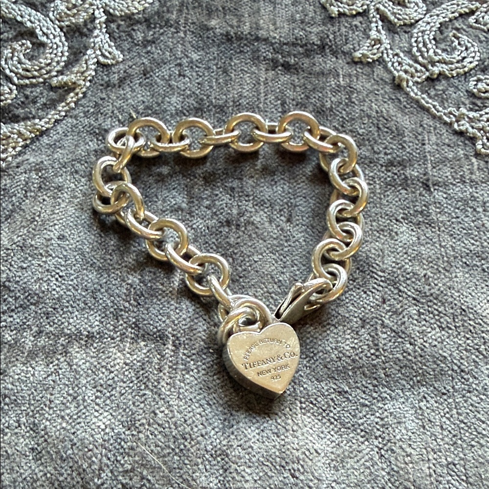 Tiffany & Co. Silver Heart Charm Bracelet 7inch